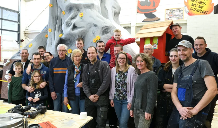 Soep zorgt voor warmte op bouwlocatie carnavalswagens