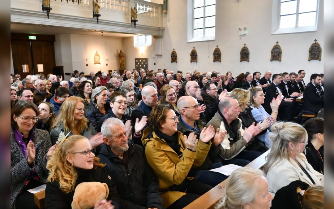 Carnavalsviering in de Sint‑Genovevakerk opent feest in Krutjesgat